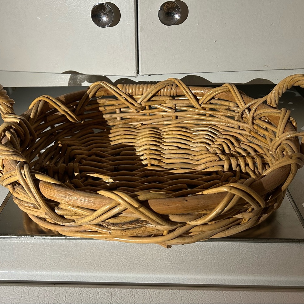 Vintage, Oval Rattan Wicker Breakfast Tray/Basket with Two Handles - Picture 4 of 9